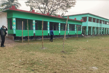 মাদারীপুরের রাজৈর উপজেলা পরিষদের উপ-নির্বাচনে ভোটগ্রহণ চলছে