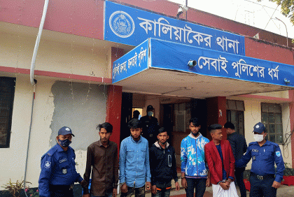 ডাকাতির প্রস্তুতিকালে অস্ত্রসহ গ্রেফতার ৫