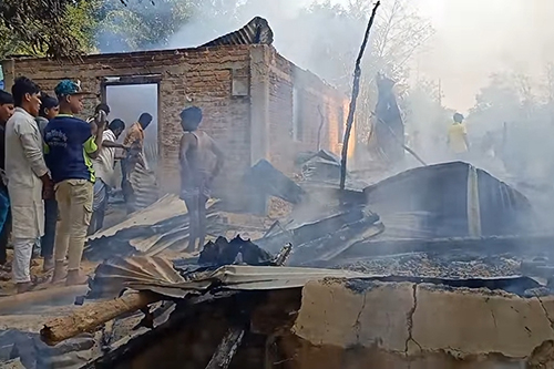 টেকনাফে আতশবাজির আগুনে তিন বসত-বাড়ি ভস্মীভূত
