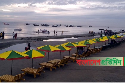 আশানুরূপ পর্যটক নেই কুয়াকাটায়, দুশ্চিন্তায় ব্যবসায়ীরা