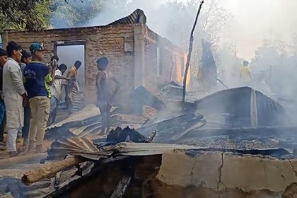 টেকনাফে আতশবাজির আগুনে তিন বসত-বাড়ি ভস্মীভূত