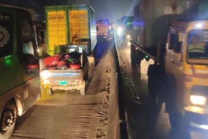 ঢাকা-চট্টগ্রাম মহাসড়কে দীর্ঘ যানজট