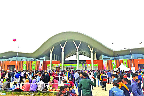 বাণিজ্য মেলার সময় বাড়ছে না

