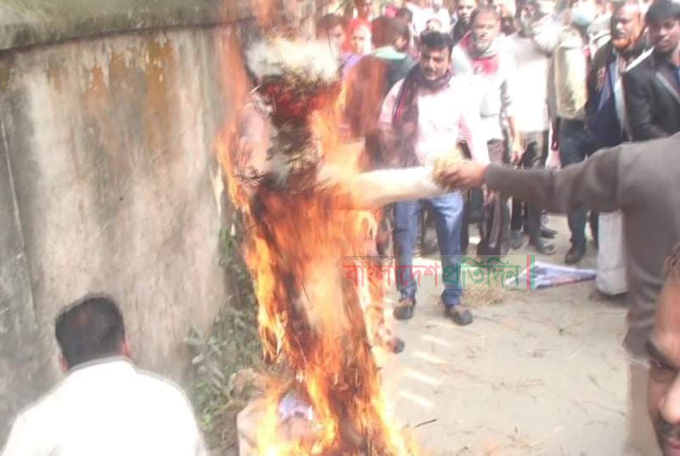 আড়াইহাজারে বিএনপির কমিটি প্রত্যাখ্যান, কুশপুত্তলিকা দাহ 