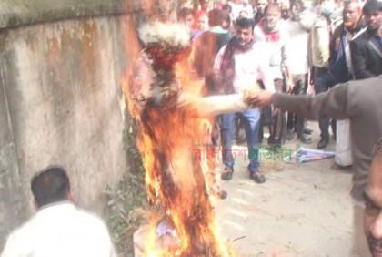 আড়াইহাজারে বিএনপির কমিটি প্রত্যাখ্যান, কুশপুত্তলিকা দাহ 