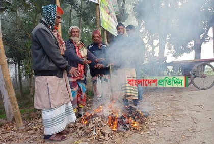 শীতে কষ্টে আছেন লালমনিরহাটের ৬৩ চরের বাসিন্দা