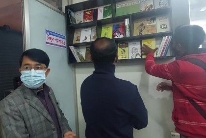 পঞ্চগড়ে শুরু হলো সেলুন পাঠাগার