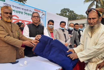 সখীপুরে পাঁচ শতাধিক মানুষের মাঝে শীতবস্ত্র বিতরণ