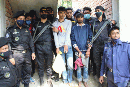 নারীর মস্তক উদ্ধার, আটক ২