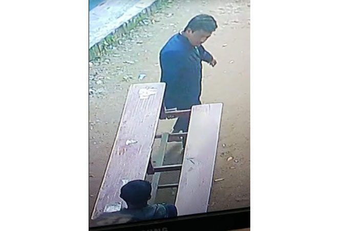 বোয়ালমারীতে স্কুলের বেঞ্চ চুরি, শিক্ষকের বাড়ি থেকে উদ্ধার