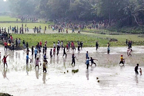 কিশোরগঞ্জে দুই গ্রামের লোকদের সংঘর্ষে আহত ১০