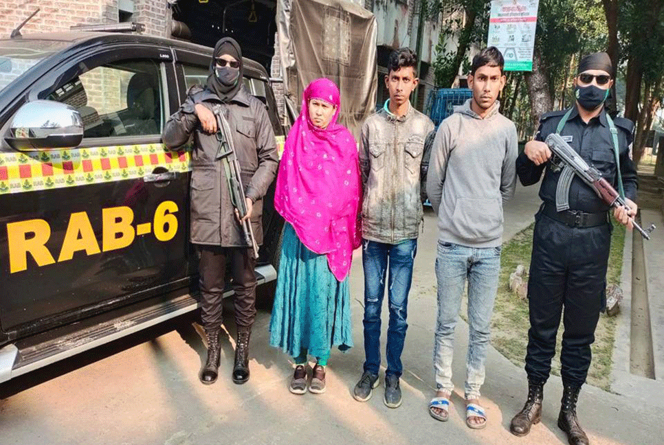 ফেনসিডিলসহ তিন মাদক ব্যবসায়ী আটক