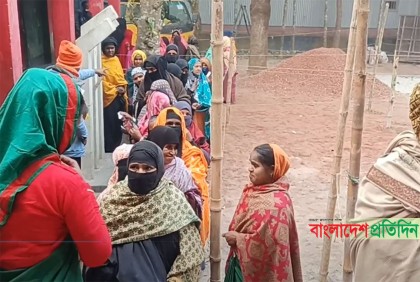২১৮ ইউনিয়নে ভোট চলছে

