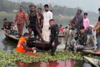 ডাকাতিয়া নদীতে বাল্কহেড-ট্রলারের সংঘর্ষ, ৫ জনের মরদেহ উদ্ধার