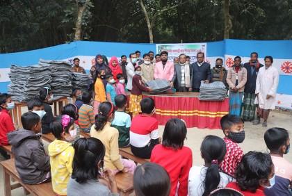 শাজাহানপুরে সুবিধাবঞ্চিত শিশুদের মাঝে শীতবস্ত্র বিতরণ 