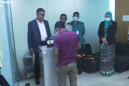 পাসওয়ার্ড না পাওয়ায় ইভ্যালির লকার ভাঙছে পরিচালনা বোর্ড