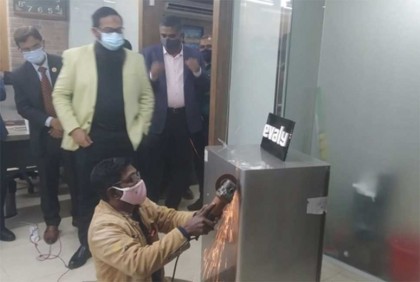 ইভ্যালির বন্ধ সার্ভার সচল করতে অ্যামাজন দাবি করেছে ৬ কোটি টাকা

