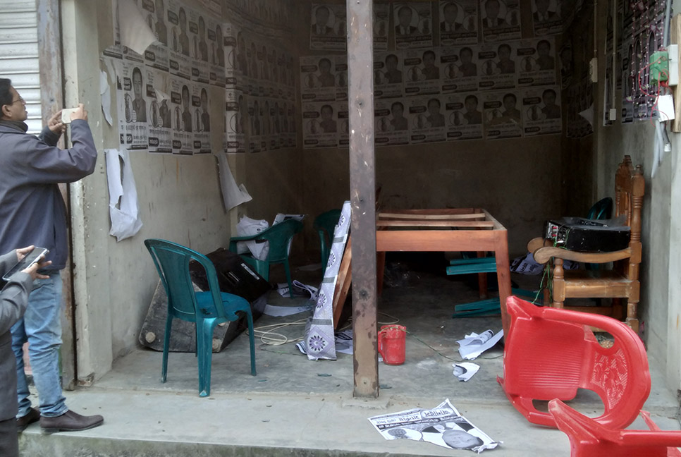 নোয়াখালীতে স্বতন্ত্র প্রার্থীর অফিস ভাঙচুর, আহত ২