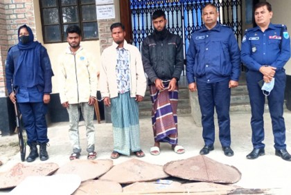 ফরিদপুরে দেশীয় অস্ত্রসহ আটক ৩ 