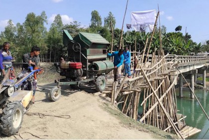 দীর্ঘদিনের ভাঙা সেতুতে দুর্ভোগে হাজারো মানুষ 