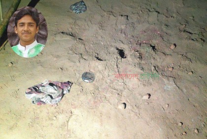 রক্তাক্ত ক্যাম্পাসে পড়ে আছে ছেঁড়া মাফলার আর টুপি