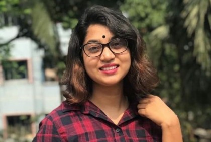 মেয়ে বিদেশে পড়তে যাওয়ায় একঘরে পরিবার!