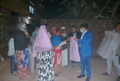 টেকনাফে শীতার্ত মানুষের মাঝে কম্বল বিতরণ
