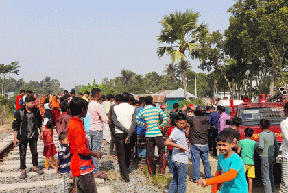 ট্রেনের ধাক্কায় অজ্ঞাত ব্যক্তির মৃত্যু  