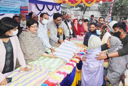 বগুড়ায় শীতার্ত মানুষের মাঝে শীতবস্ত্র বিতরণ
