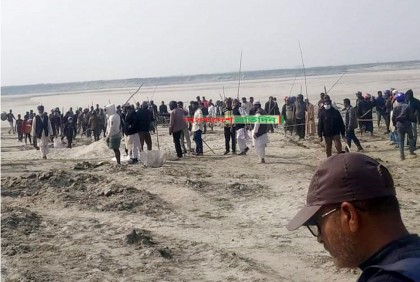 অবৈধ বালুর ঘাট দখল নিয়ে আওয়ামী লীগের দুই পক্ষের সংঘর্ষ, গুলি

