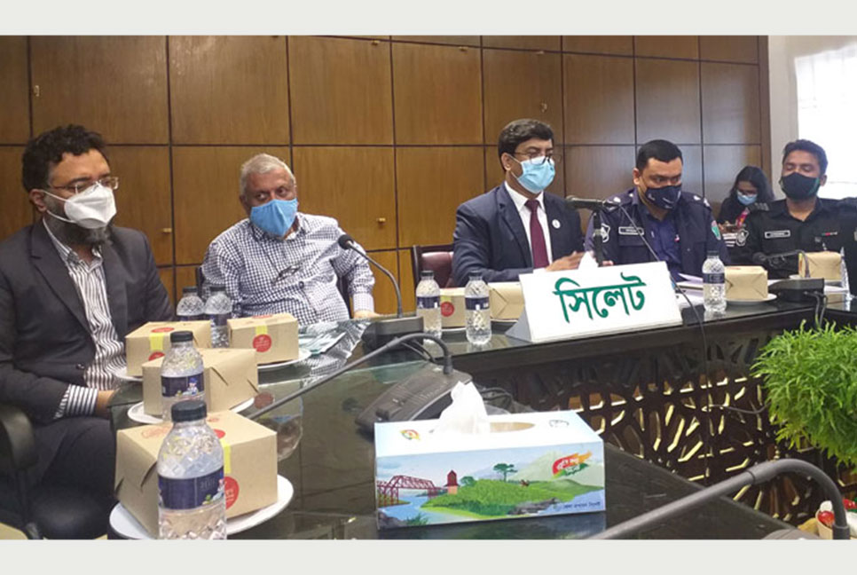 সিলেটে টিকার সনদ ছাড়া রেস্টুরেন্টে বসে খেলেই ‘শাস্তি’