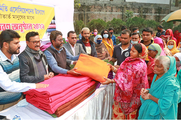 বগুড়া জেলা সমবায় সমিতি এ্যাসোসিয়েশনের উদ্যোগে শীতবস্ত্র বিতরণ