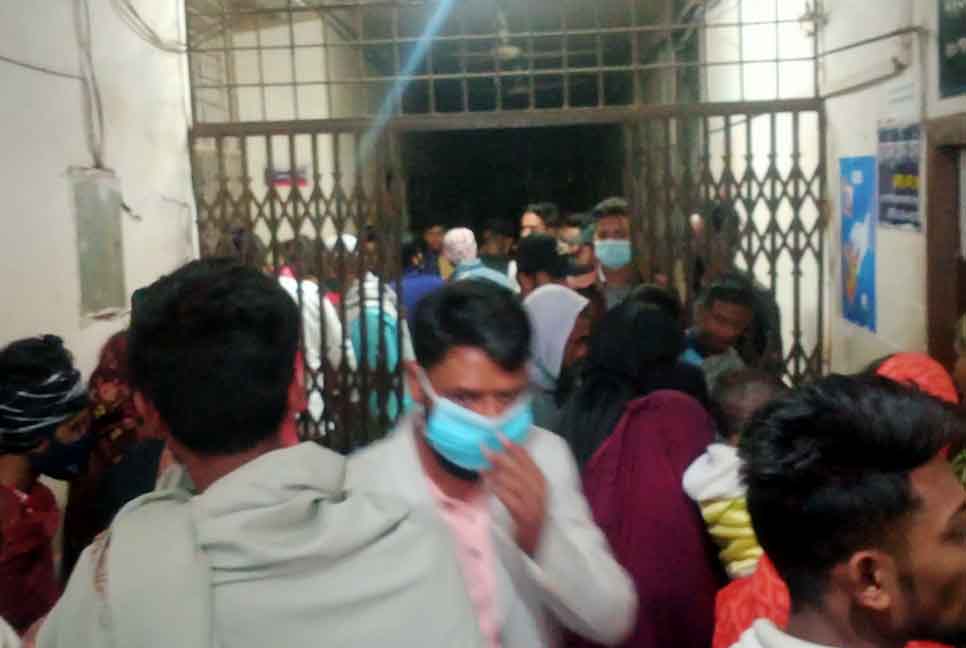 চাঁদপুরে মাইক্রোবাস-অটোরিকশার সংঘর্ষ, নিহত ৪