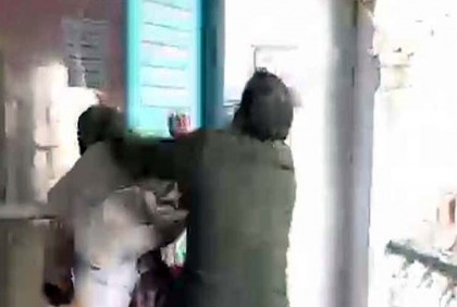 প্রধান শিক্ষক ও ভূগোল শিক্ষকের মারপিট, ভিডিও ভাইরাল

