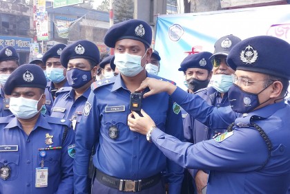 বগুড়ায় ট্রাফিক পুলিশে বডি ওর্ন ক্যামেরা ব্যবহার উদ্বোধন
