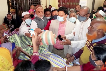 কাহালুতে কম্বল বিতরণ
