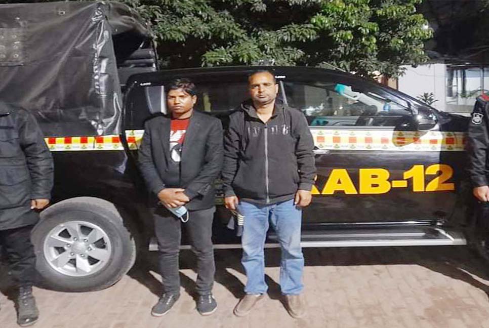 ব্রিটিশ আমলের ধাতব মুদ্রাসহ দুই প্রতারক গ্রেফতার