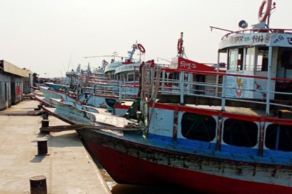 বাংলাবাজার-শিমুলিয়া রুটে নৌযান চলাচল বন্ধ