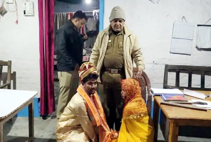 প্রতারক প্রেমিককে থানায় এনে প্রেমিকার সঙ্গে ধুমধামে বিয়ে দিল পুলিশ!

