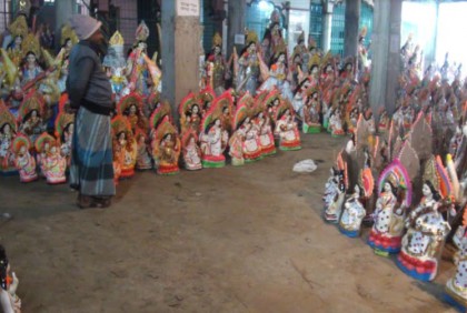 গোপালগঞ্জে সরস্বতী প্রতিমার হাট 