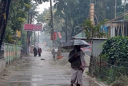 গুঁড়ি গুঁড়ি বৃষ্টি আর ঠান্ডা বাতাসে কাবু পঞ্চগড়বাসী 