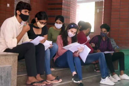 দিল্লিতে স্কুল-কলেজ খুলে দেওয়ার সিদ্ধান্ত