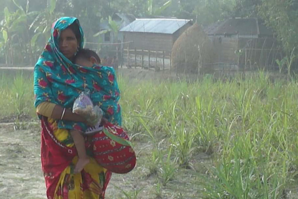 টানা বৃষ্টি আর শীতে লালমনিরহাটের বাসিন্দাদের চরম দুর্ভোগ