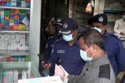 মাস্ক বিতরণ অব্যাহত