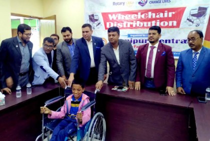 লক্ষ্মীপুরে সেলাই মেশিন, হুইল চেয়ার ও কম্বল বিতরণ 