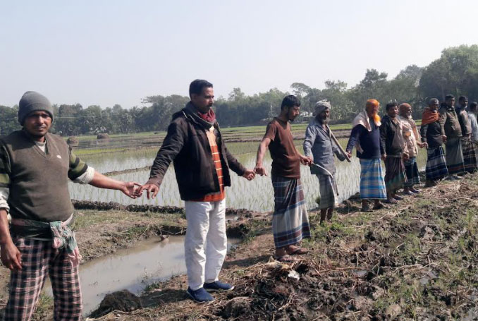 নড়াইলে বিলের জলাবদ্ধতা নিরসনে মানববন্ধন