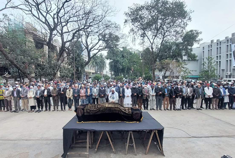 জাতীয় প্রেস ক্লাবে পীর হাবিবুর রহমানের জানাজা সম্পন্ন