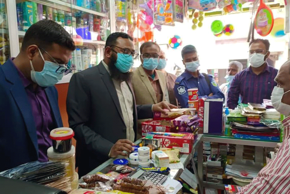 নেত্রকোনায় মেয়াদোত্তীর্ণ পণ্য বিক্রির দায়ে জরিমানা