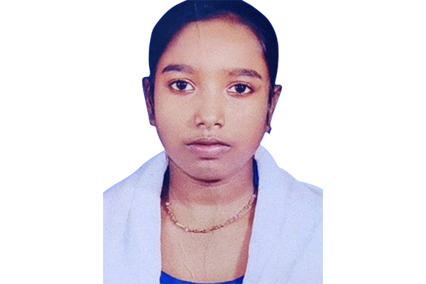 কানে হেডফোন লাগিয়ে রেললাইনে হাঁটতে গিয়ে কলেজছাত্রী নিহত