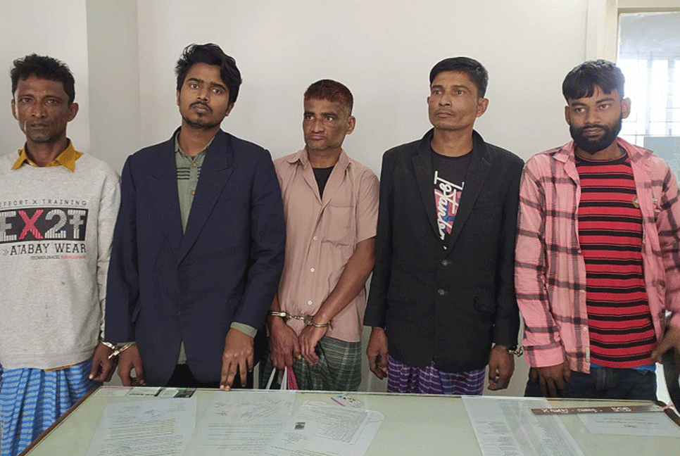 আখাউড়ায় ৫ মাদক ব্যবসায়ী গ্রেফতার 